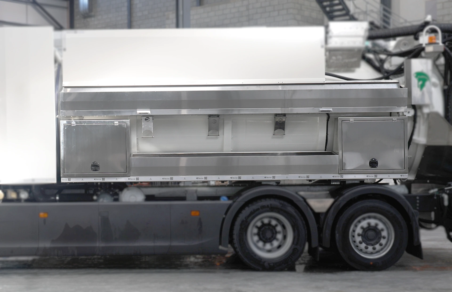 Lockable aluminium cabinets on Revive Super Warrior 16-4